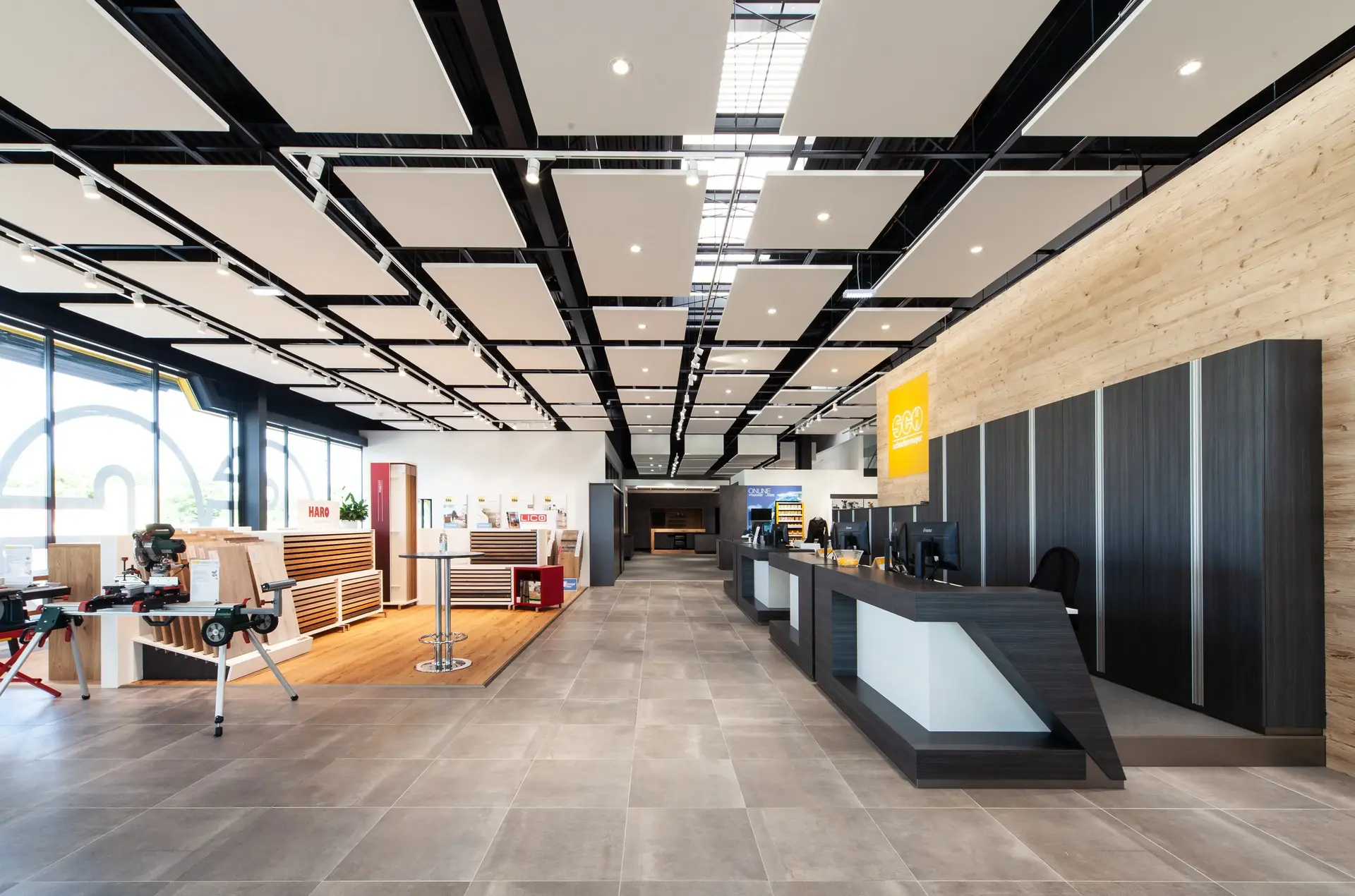 Neubau / Schauraum / Büros / Lager