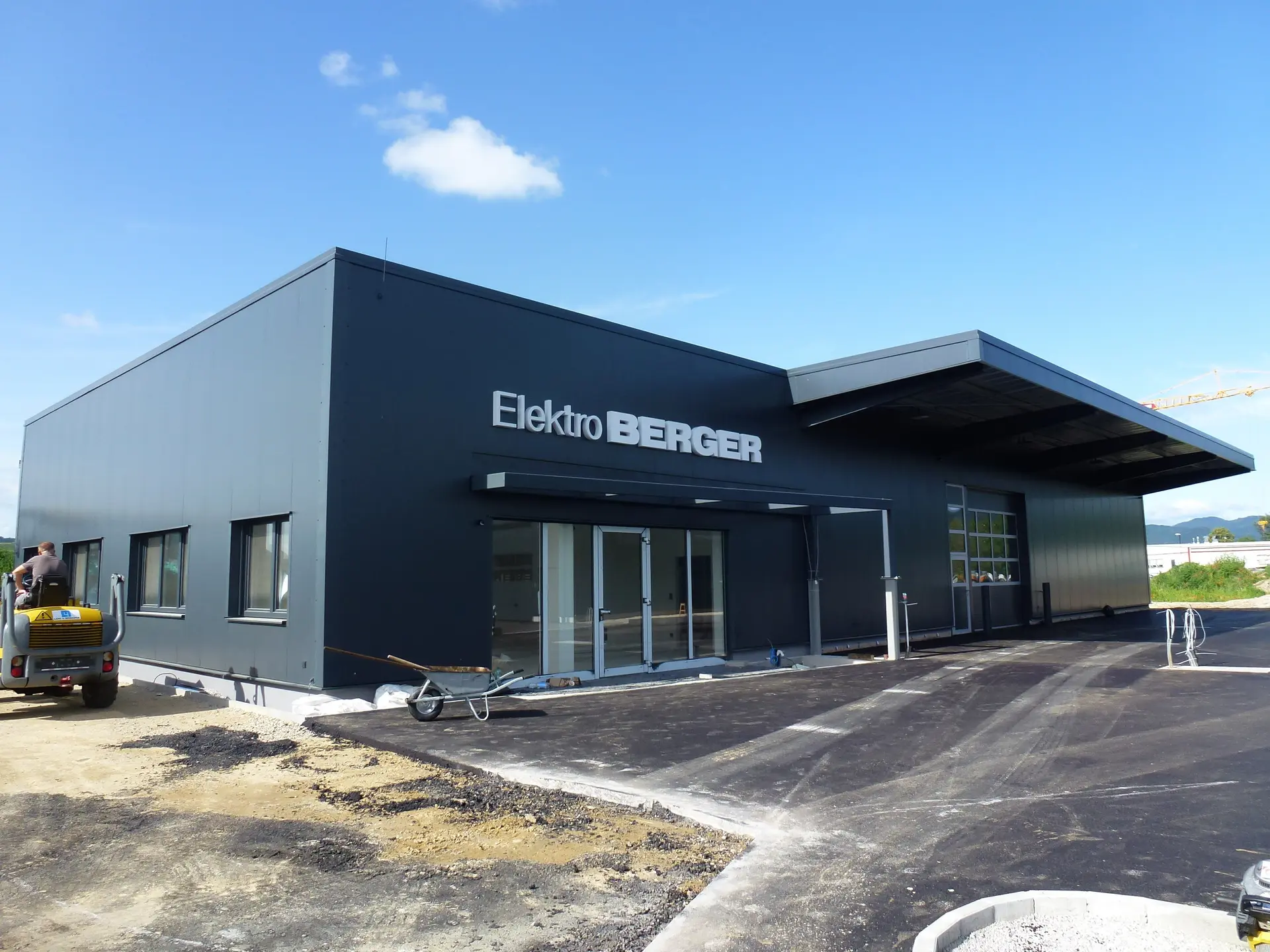 Elektro Berger - vor Fertigstellung - außen