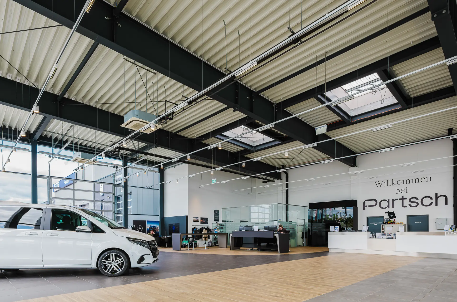 Neubau / Showroom / Werkstatt / Ersatzteillager / Büros