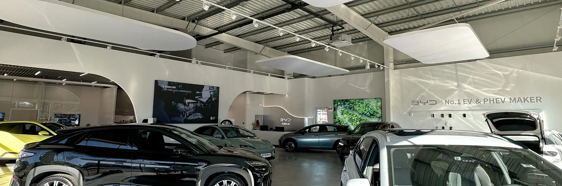 Neubau / Schauraum / Elektroautowerkstatt