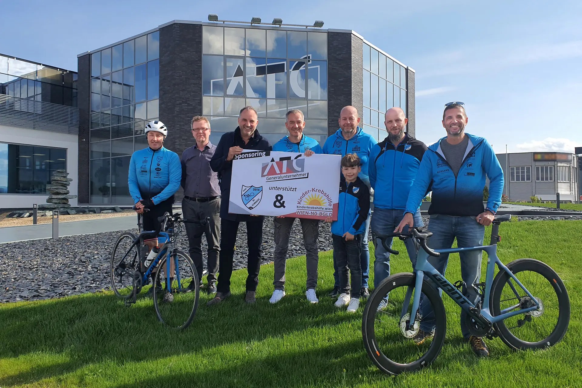 Ing. Pasteiner und Prok. Kleemann mit dem RC Schnauze Team