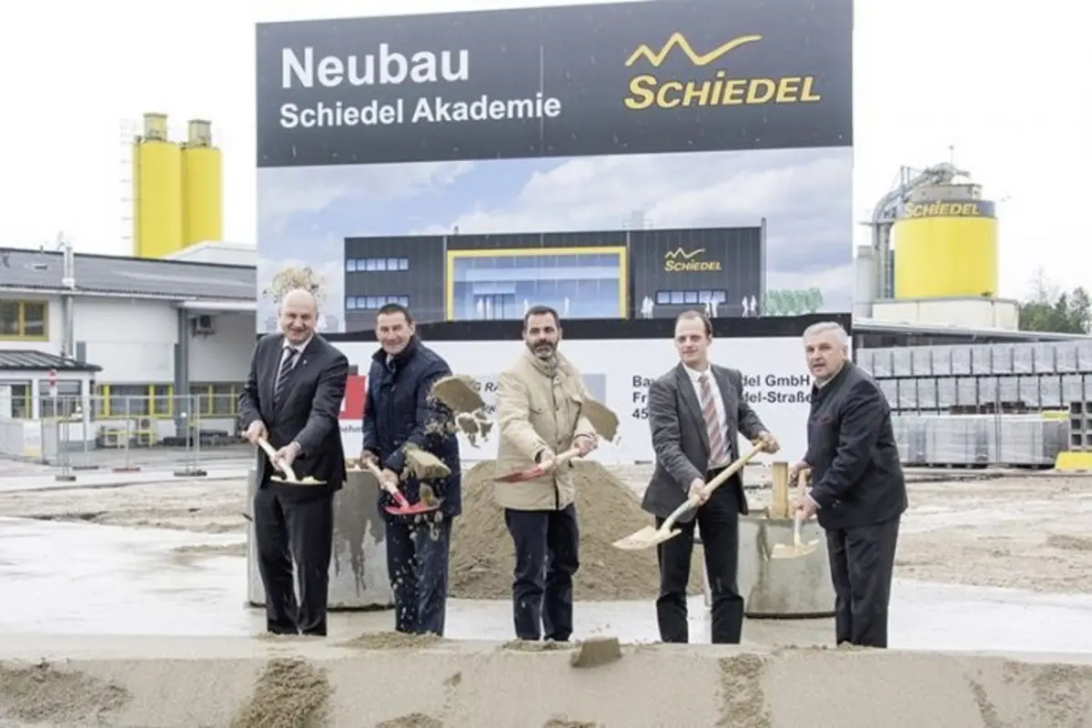 Spatenstich Schiedel Akademie