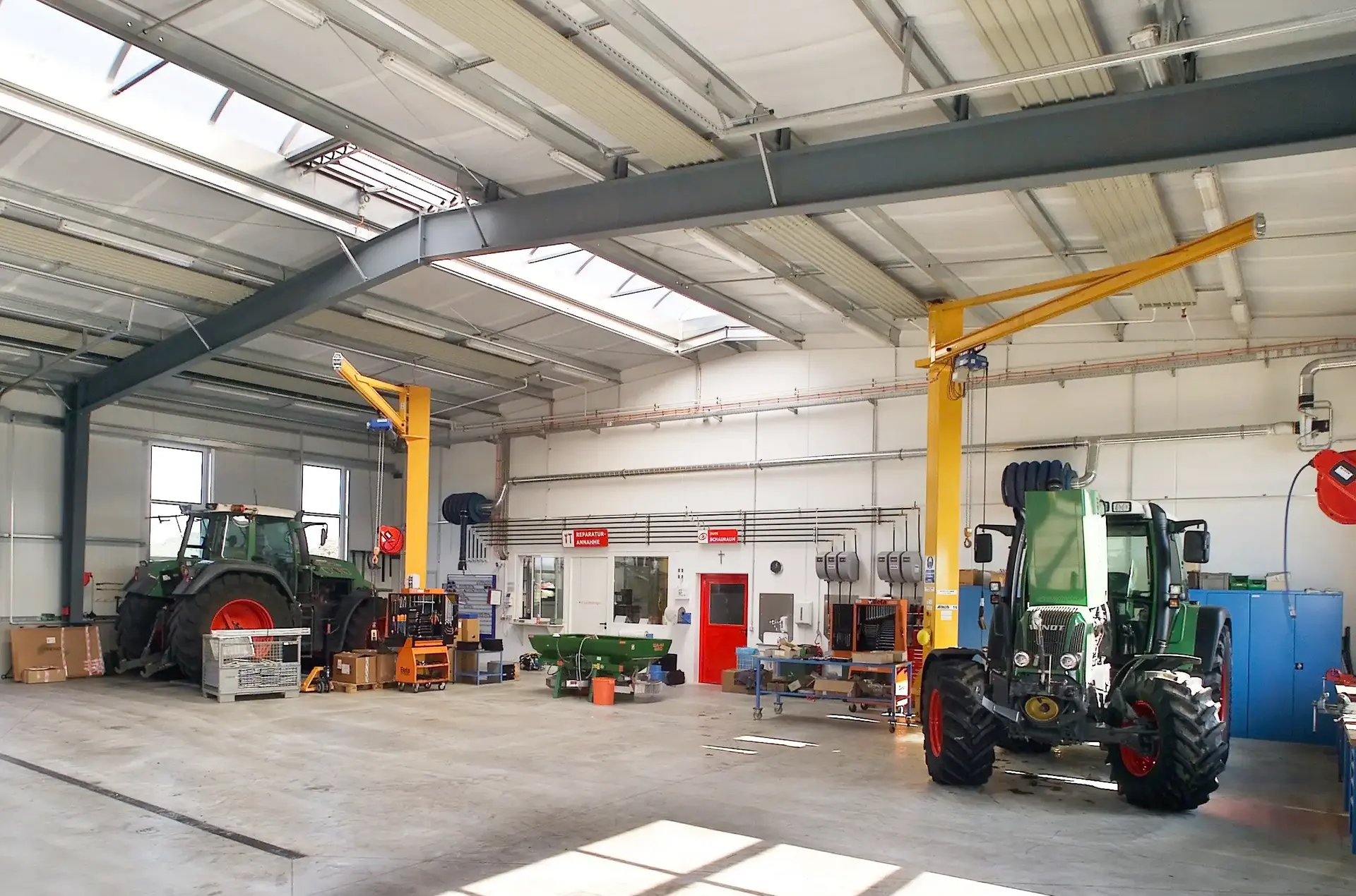 Neubau / Ausstellungshalle / Werkstätte / Büros