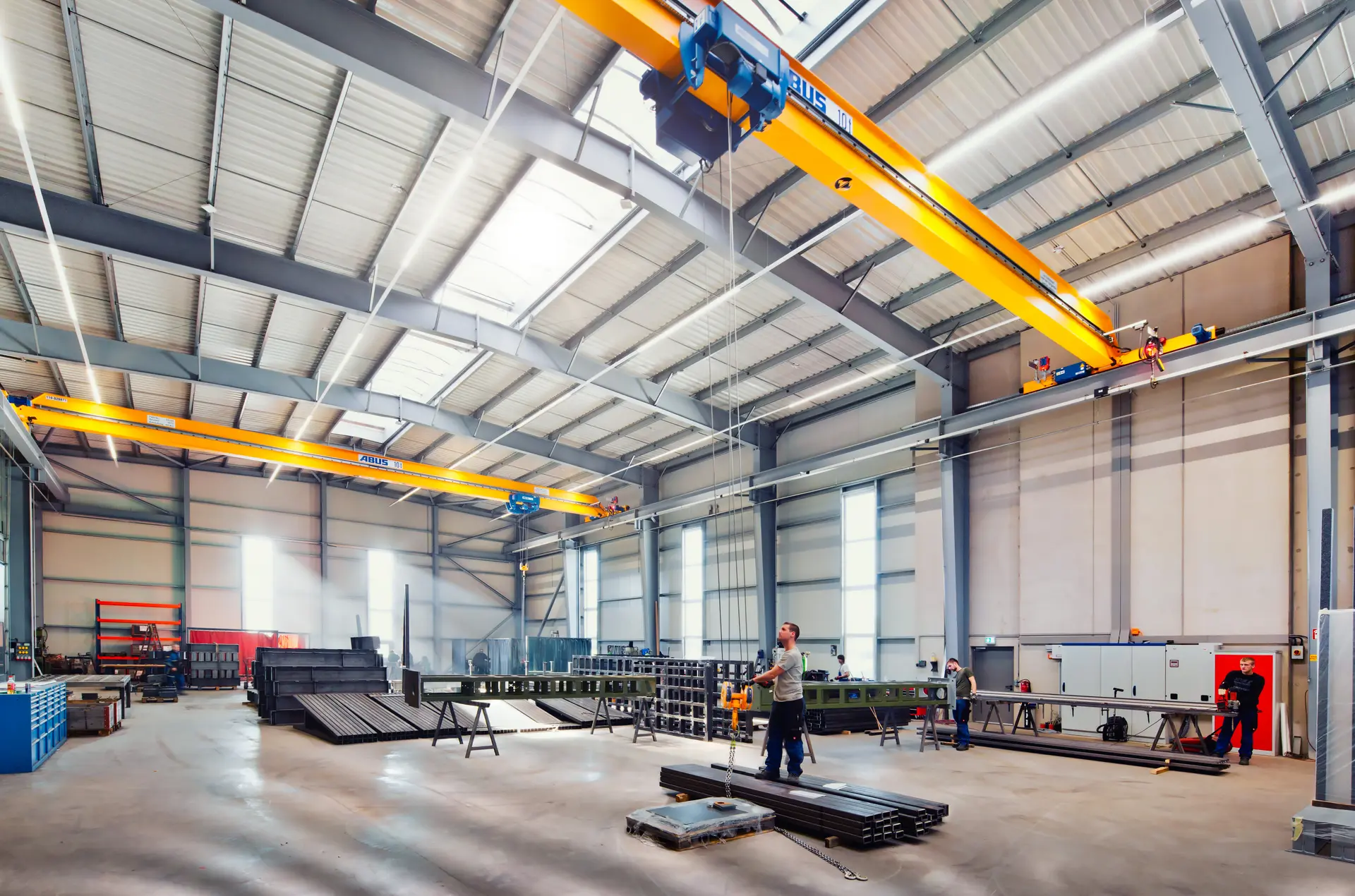 Neubau / Produktionshallen / Büros